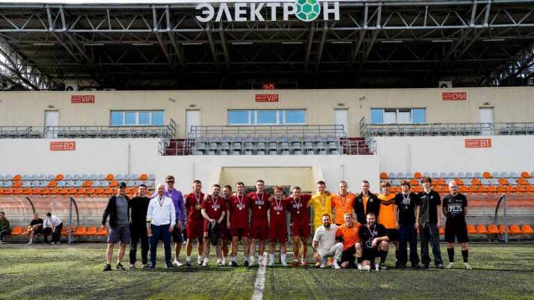 Футбольное двоеборье на «Электроне»